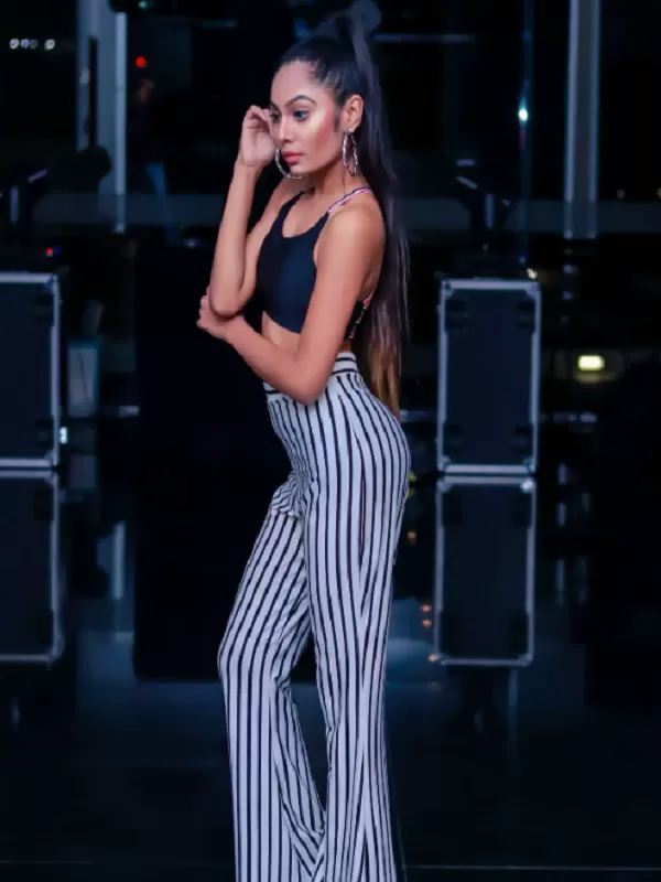 I am hot stunning mature call girl in Bangalore to give you pleasure. 3