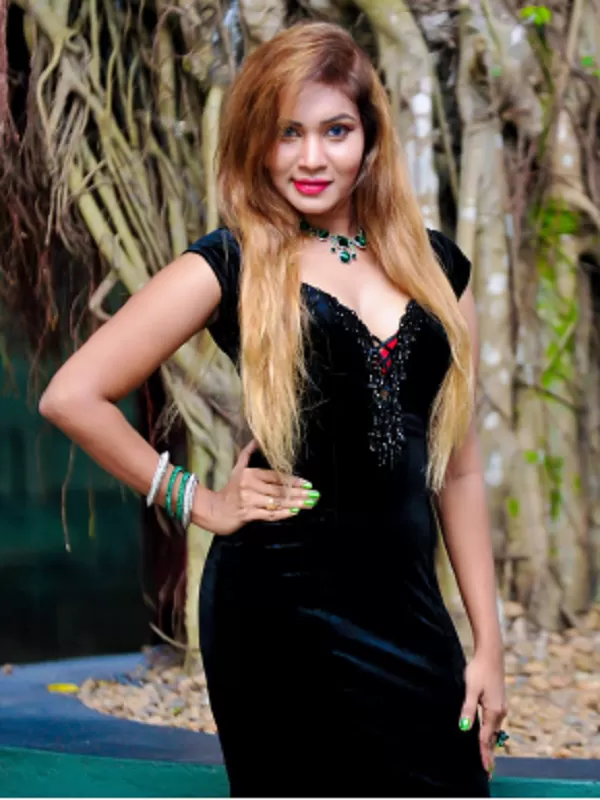 In Siliguri, I am a mature and experienced housewife call girl 1