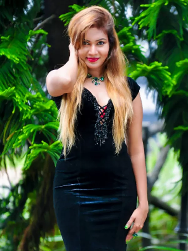 In Siliguri, I am a mature and experienced housewife call girl 3