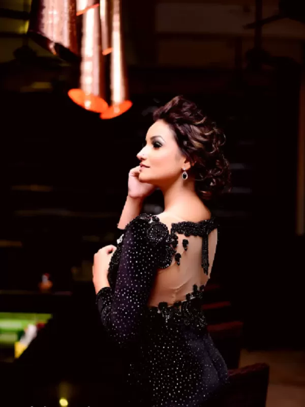 Enjoy your journey to Indore with a horny and sexy Indore call girl. 2