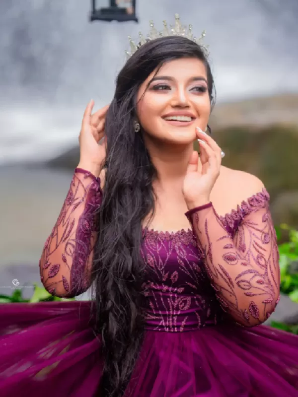 I work as an independent Ghaziabad call girl. I am a lustful and horny 2