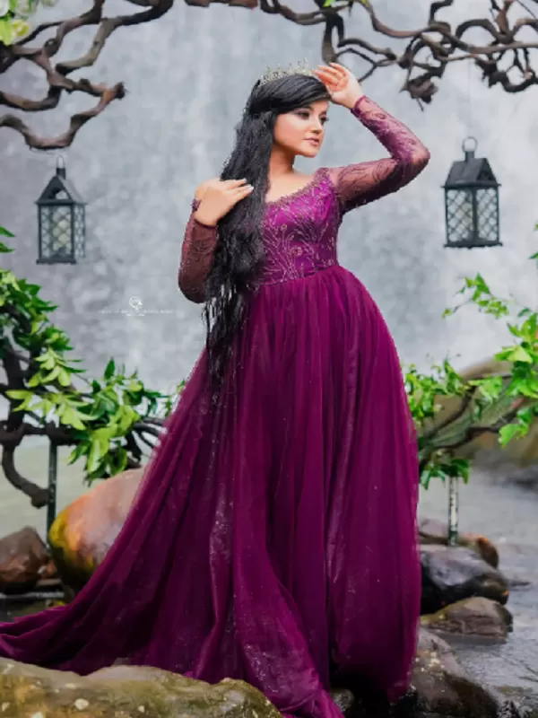 I work as an independent Ghaziabad call girl. I am a lustful and horny 3