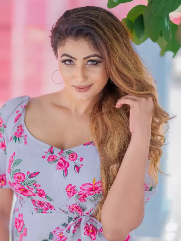 I am a vip call girl in Ghaziabad with great curvy figure. 2