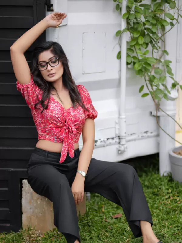 I am hot captivating figure call girl in Goa with perfect curvy body. 3
