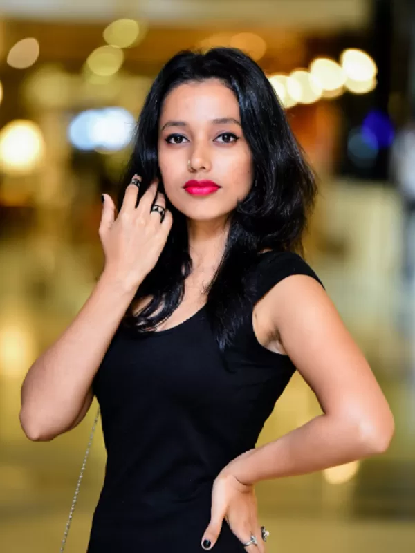 I'm a girl who is 21 years old. I work as a call girl in Varanasi. 1