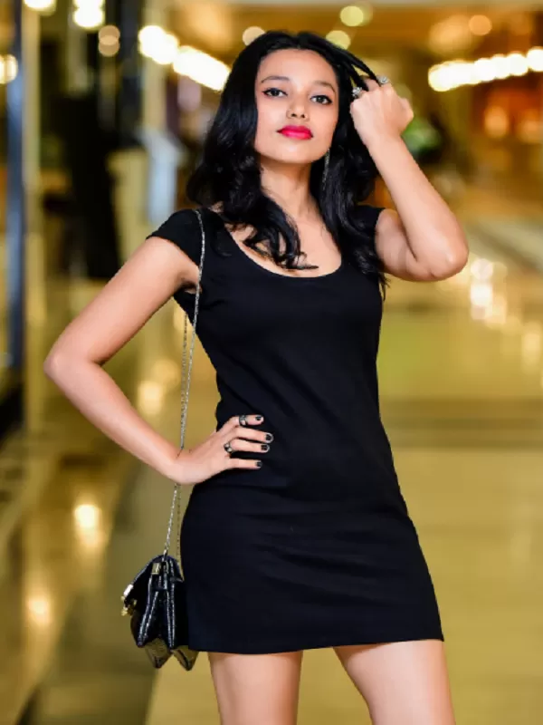 I'm a girl who is 21 years old. I work as a call girl in Varanasi. 2
