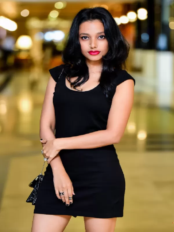 I'm a girl who is 21 years old. I work as a call girl in Varanasi. 3