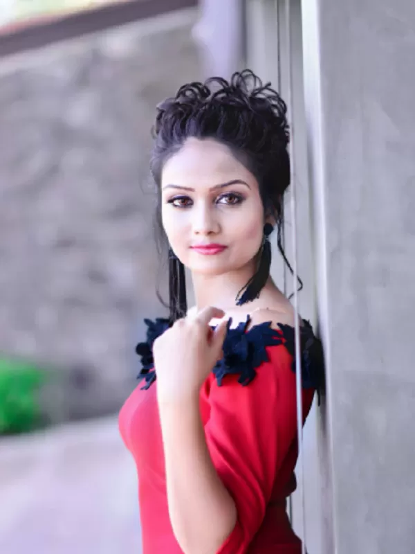 I am Lily Saxena. I am a bold and stunning call girl from Dehradun 2