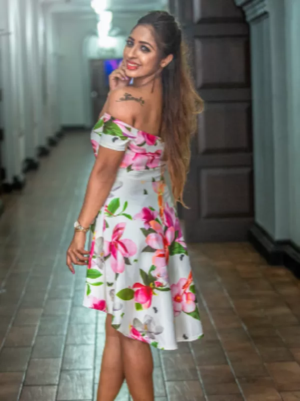 I am loving and caring gorgeous call girl with the best sexy figure. 1