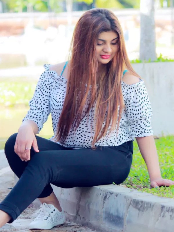 I am hot sexy call girl in Indore. Spend a night with me. 3
