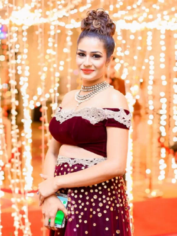 I am Shreya Rawat. I am a genuine, independent Hyderabad call girl. 2