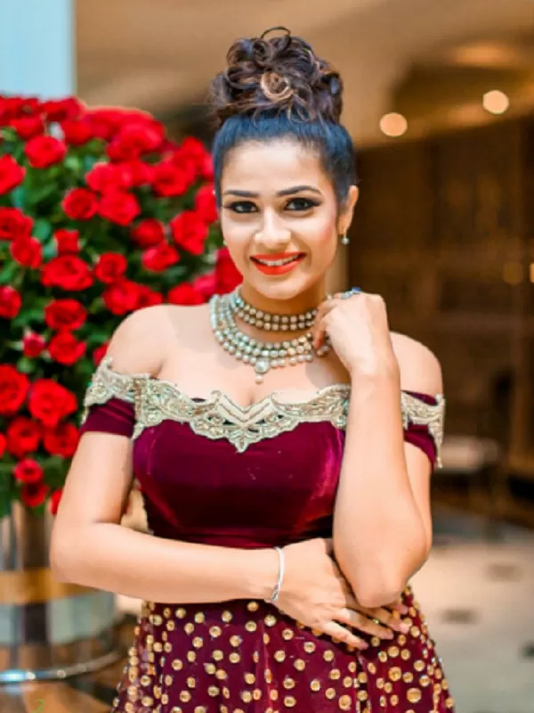 I am Shreya Rawat. I am a genuine, independent Hyderabad call girl. 3