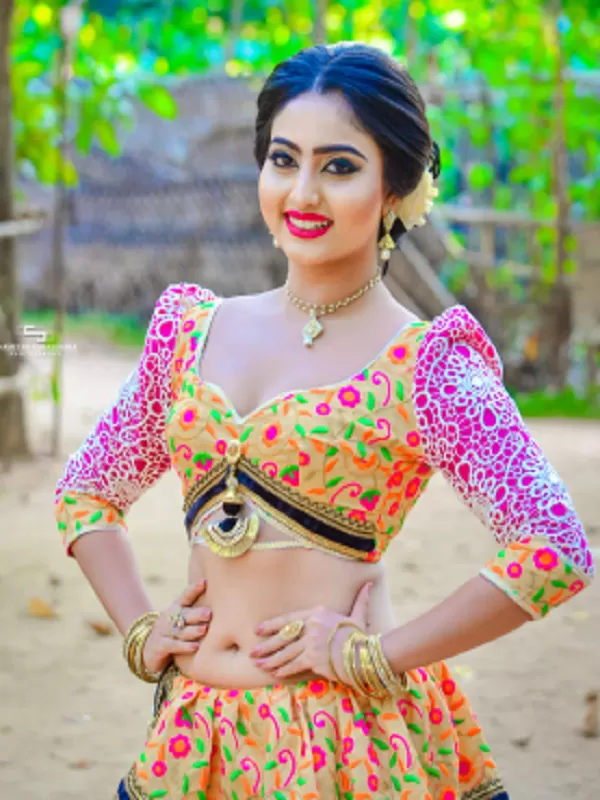 I am a hot call girl from Bolpur. With bright blue eyes and a petite. 2