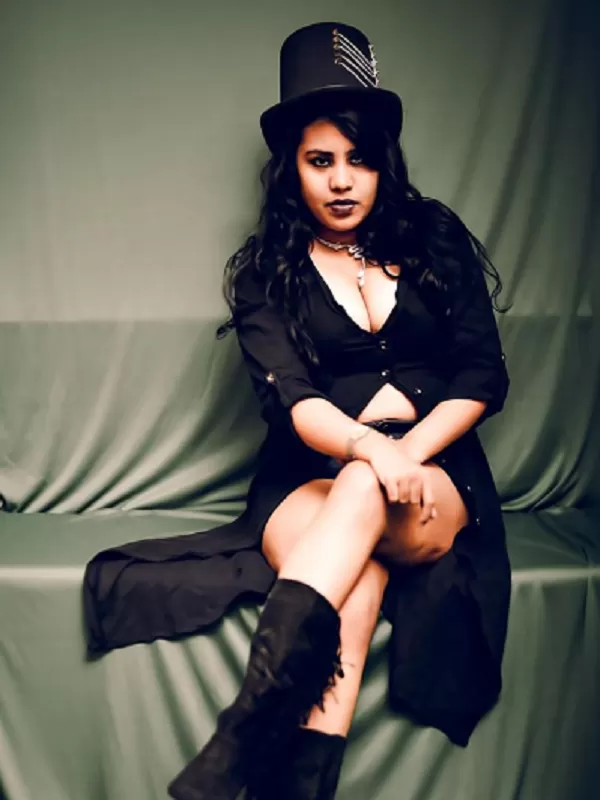 I am attractive and tempting call girl in Raipur. full night services 2