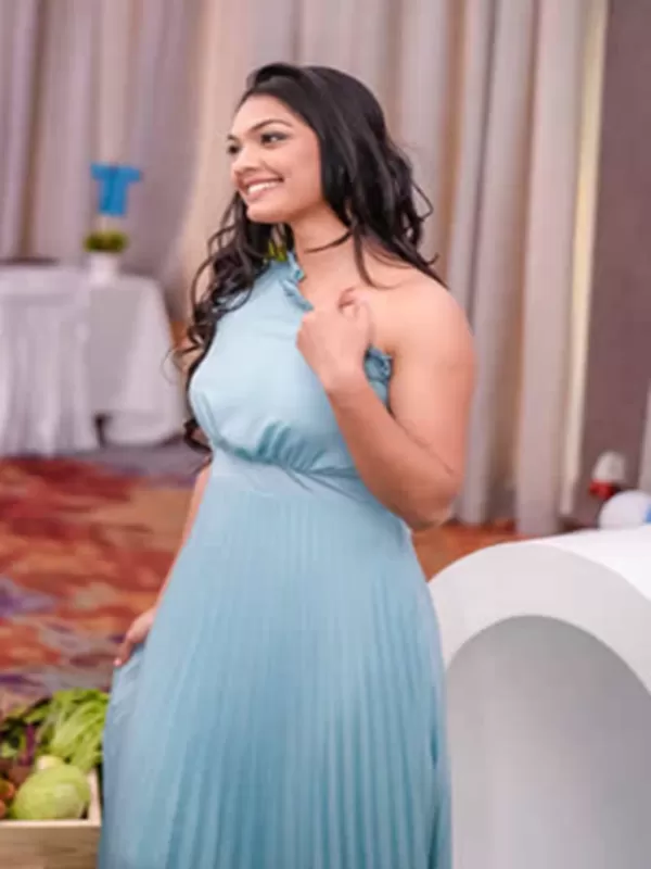 Hello there! My name is Nyra Verma a seductive Delhi call girl. 3