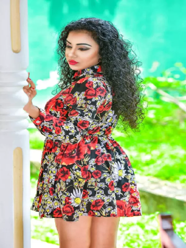 I am hot sexy call girl in Noida. full night available. 1