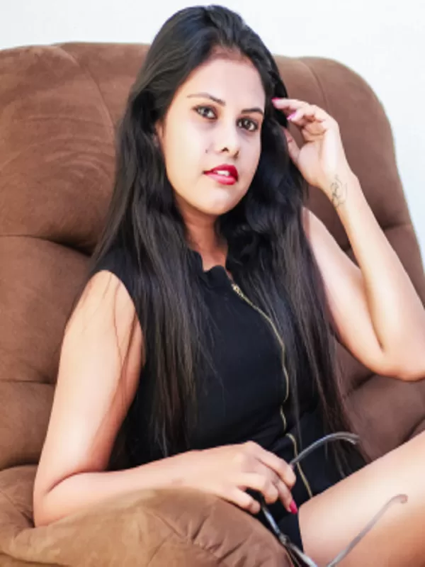 Hi guys! I am Divya Sharma,  a 21-year-old sensual Delhi call girl. 2