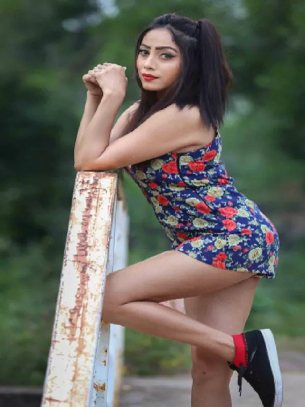 Hi guys! I am Mamta Shinde,  a 21-year-old sensual Pune call girl. 2