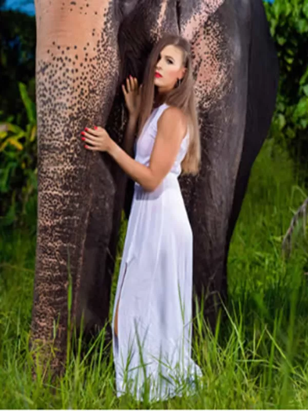 Hello there! My name is Deepali Singh a hot Bangalore call girl. 2