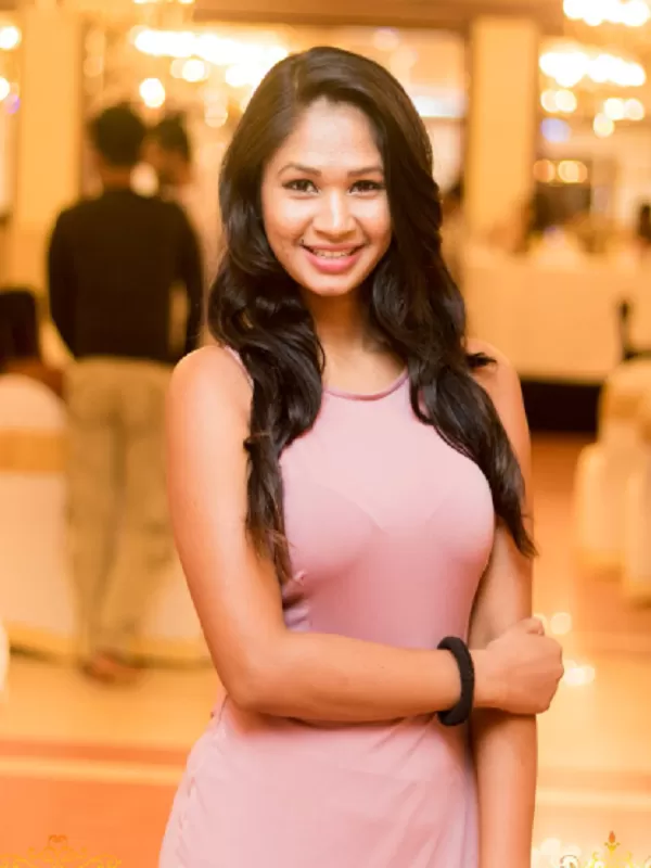 I am hot sexy call girl in Surat. Spend a night with me. 2