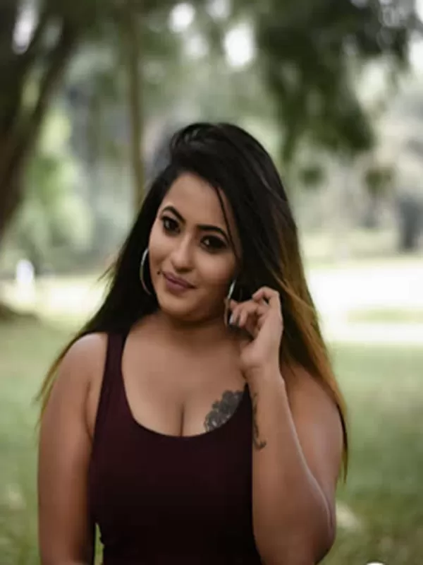 Hello ! I am Naina Sharma a sexy Surat call girl. 2