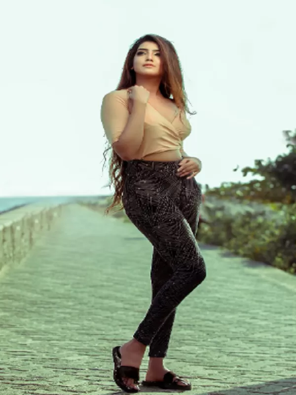 I am attractive and lovely call girl in Mysore. full night enjoyment. 2