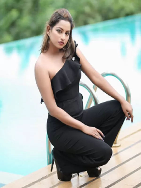 I am loving and softly gorgeous call girl with the best sexy figure. 2