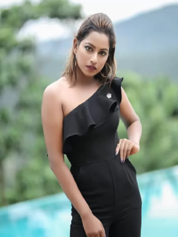 I am loving and softly gorgeous call girl with the best sexy figure. 3