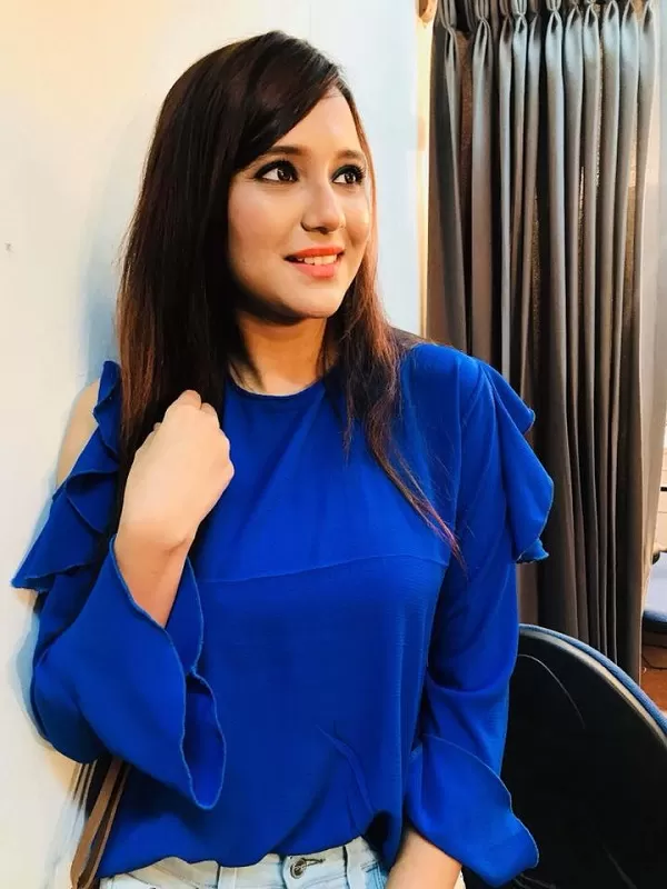 I am a hot girl in my twenties. Come and enjoy my lovely body. 3
