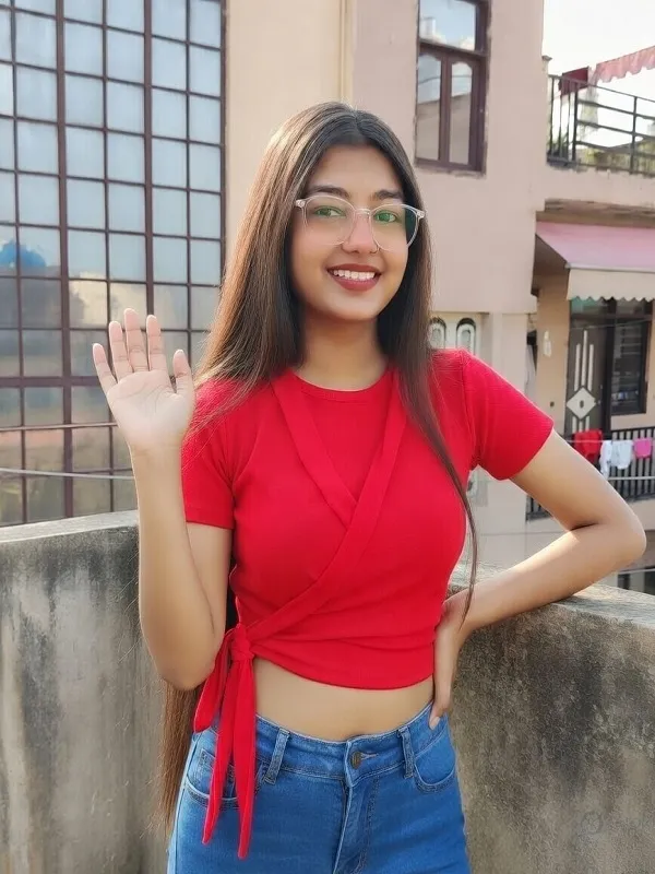 I am slim and curvy with a  hot appeal. I am a skilled erotic lover 1