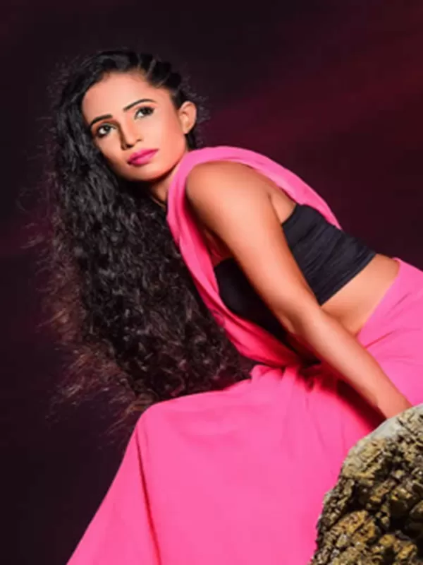 Hello there! My name is Kavya Chauhan a seductive Thane call girl. 3