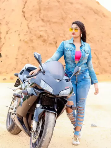 Come and enjoy my hot and divine body in bed. Suck my hard pink nipple