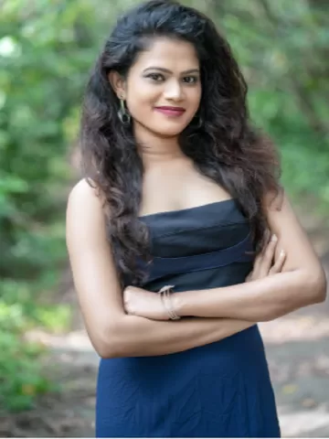 I am a fashion model with a sensual body curve and mesmerizing look.