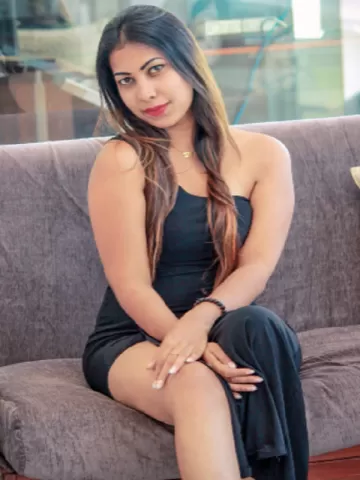 I'm a fashion model with a seductive curve and a captivating body