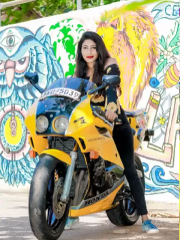 I have captivating beauty and glitz and am the most exotic B-town girl