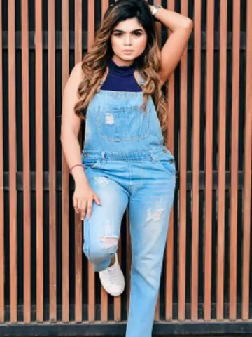 I am a young, beautiful, and modern-era girl from the Aman Vihar city