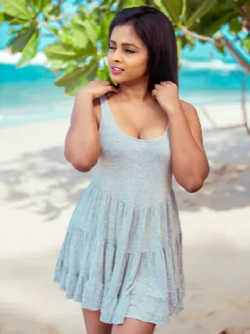 Let's enjoy an intimate and romantic time on the beautiful sea beach