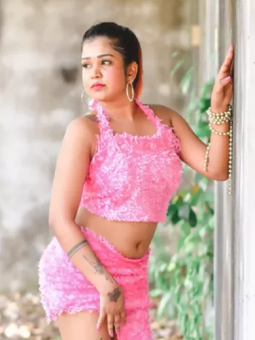 I am bikini model with hot curves and a delightful figure.