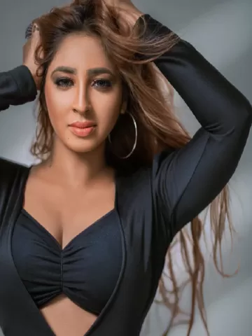 I am a housewife with Curvy shape working as an escort in Khandagiri.