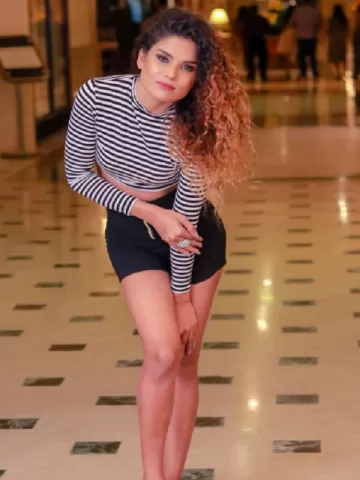 I am hot teen call girl in Sijua with such a round figure.