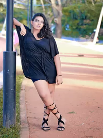 Hello there! My name is Meena Sharma a seductive Saket call girl.