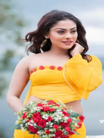 Hello there! My name is Shreya Negi a seductive Paharganj call girl.