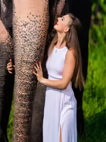 Hello there! My name is Deepali Singh a hot Bangalore call girl.