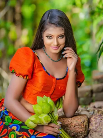 Hello ! I am Heena Koshal a sexy Blow job Sector 31 call girl